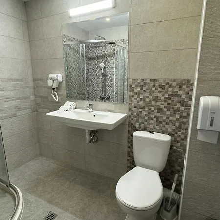 酒店 семеен бонжур 帕纳久里什泰