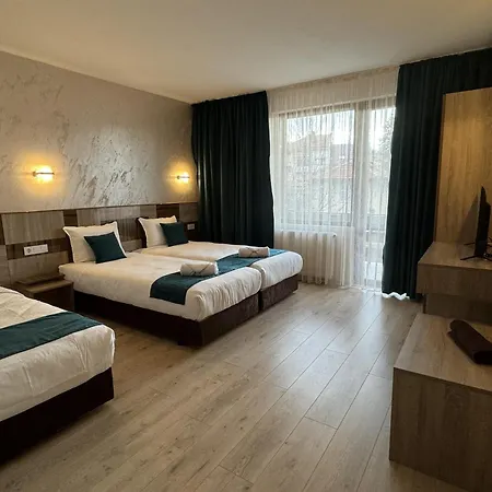 Hotel семеен бонжур 3*