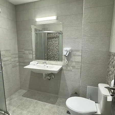 Hotel семеен бонжур 3*