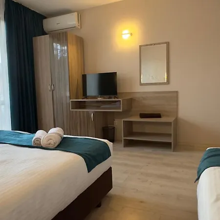 Hotel семеен бонжур 3*