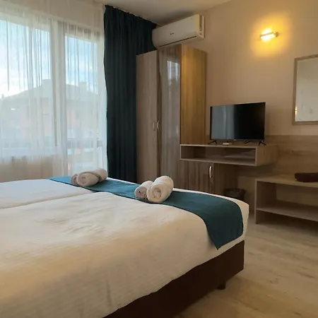 Hotel семеен бонжур 3*